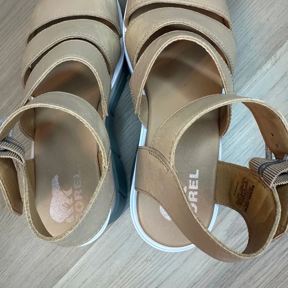 Sorel‎ Women's Joanie III Ankle Strap Wedge sandals Size 6 tan beige platform